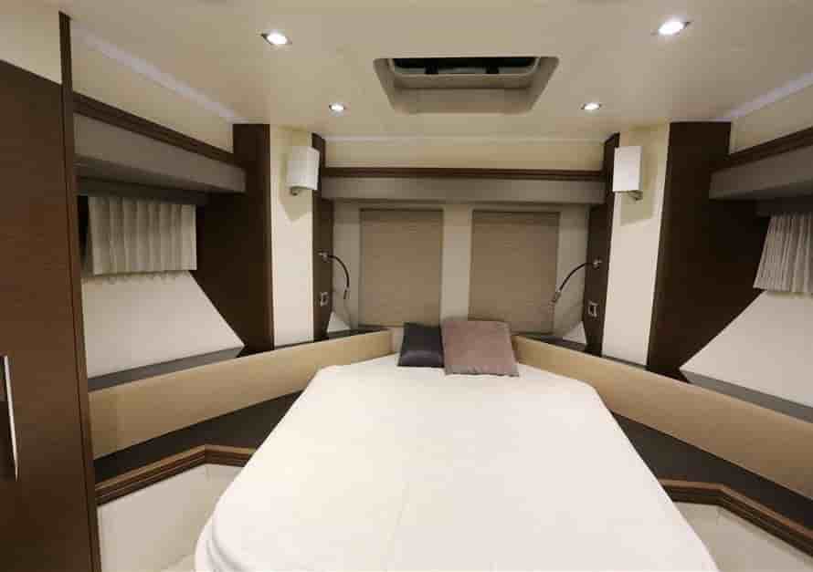 Marquis 630 Sport Yacht - View 19