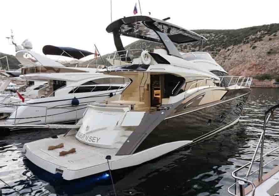 Marquis 630 Sport Yacht - View 4