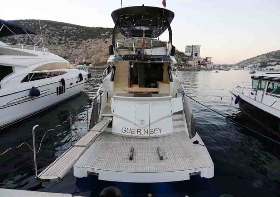 Marquis 630 Sport Yacht - View 5