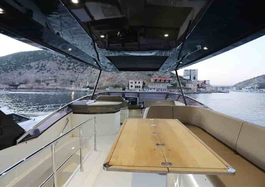 Marquis 630 Sport Yacht - View 7