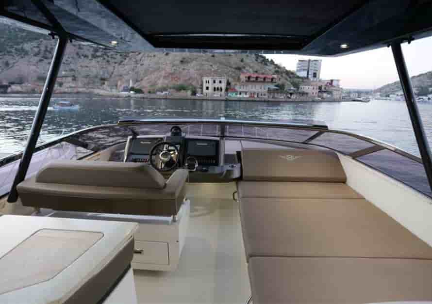 Marquis 630 Sport Yacht - View 8
