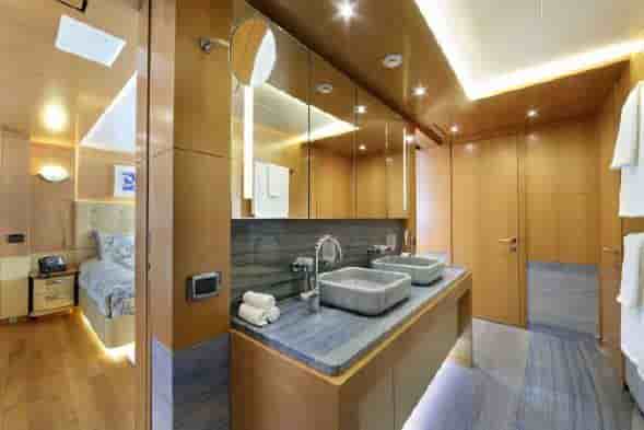 Benetti Classic Supreme 132 - View 3