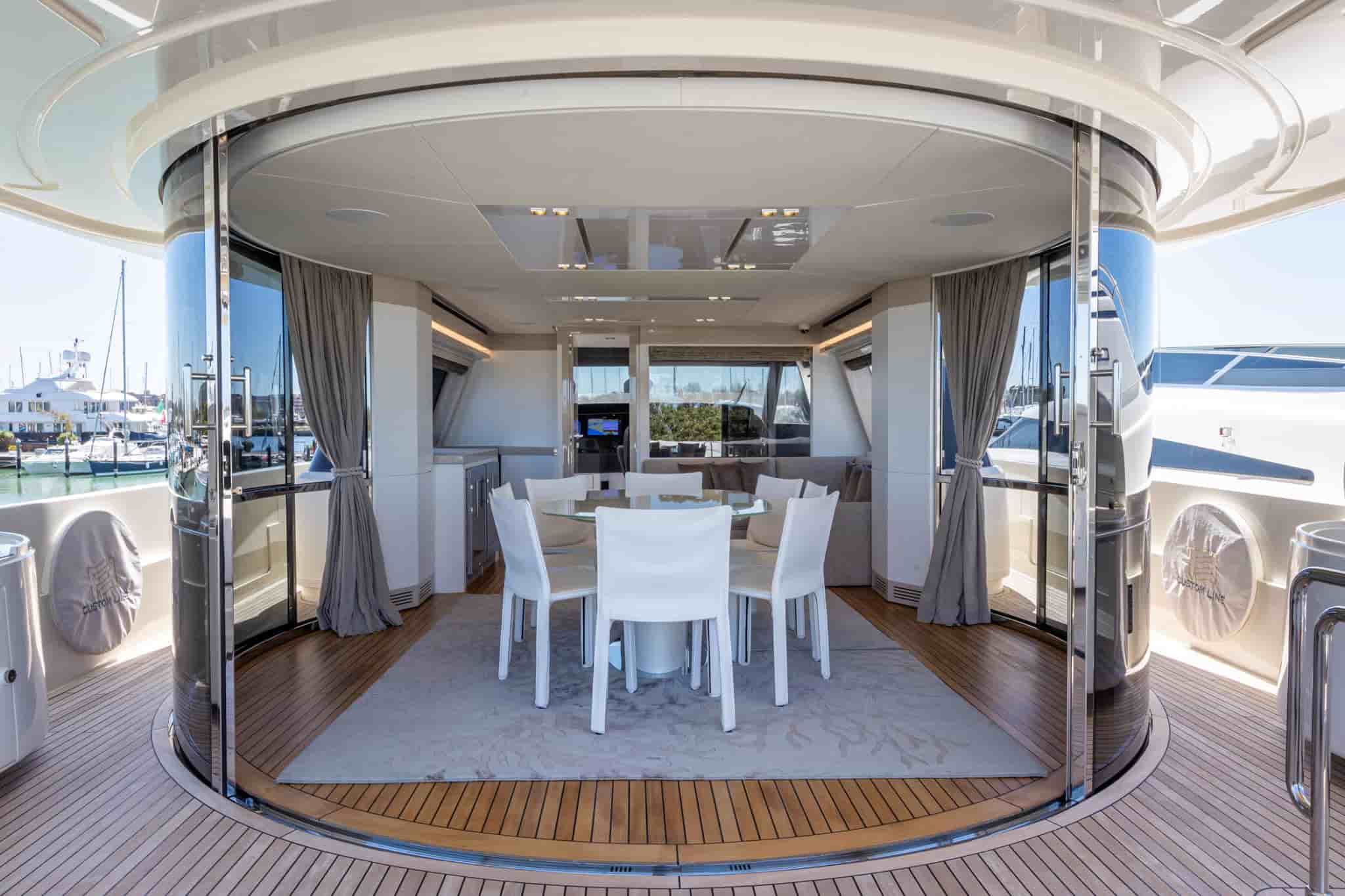 Ferretti Custom Line Navetta 28 - View 12