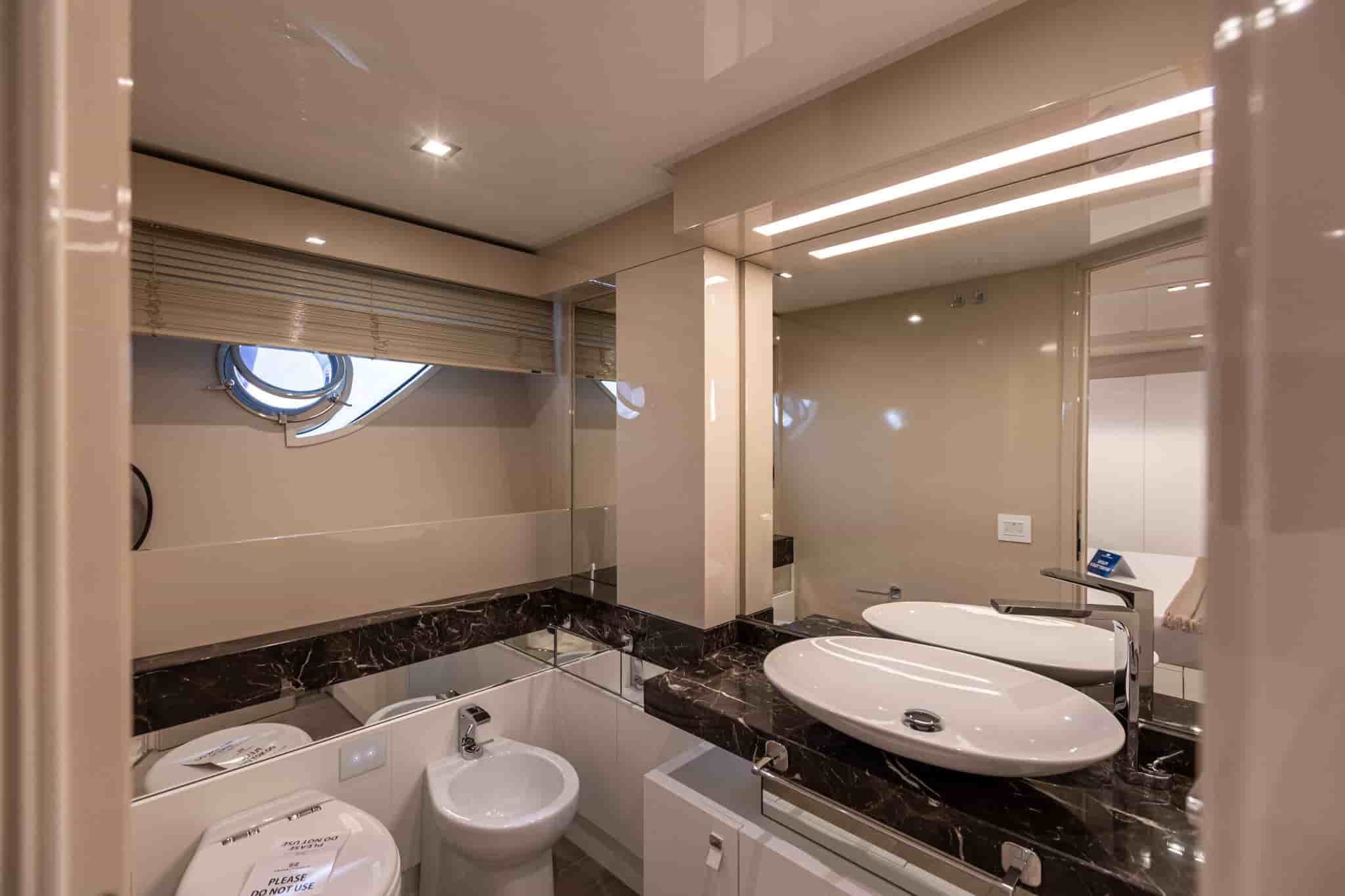 Ferretti Custom Line Navetta 28 - View 23