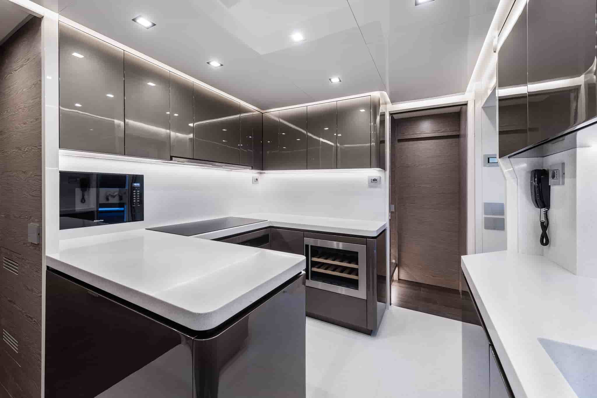 Maiora 30 Convertible - View 42