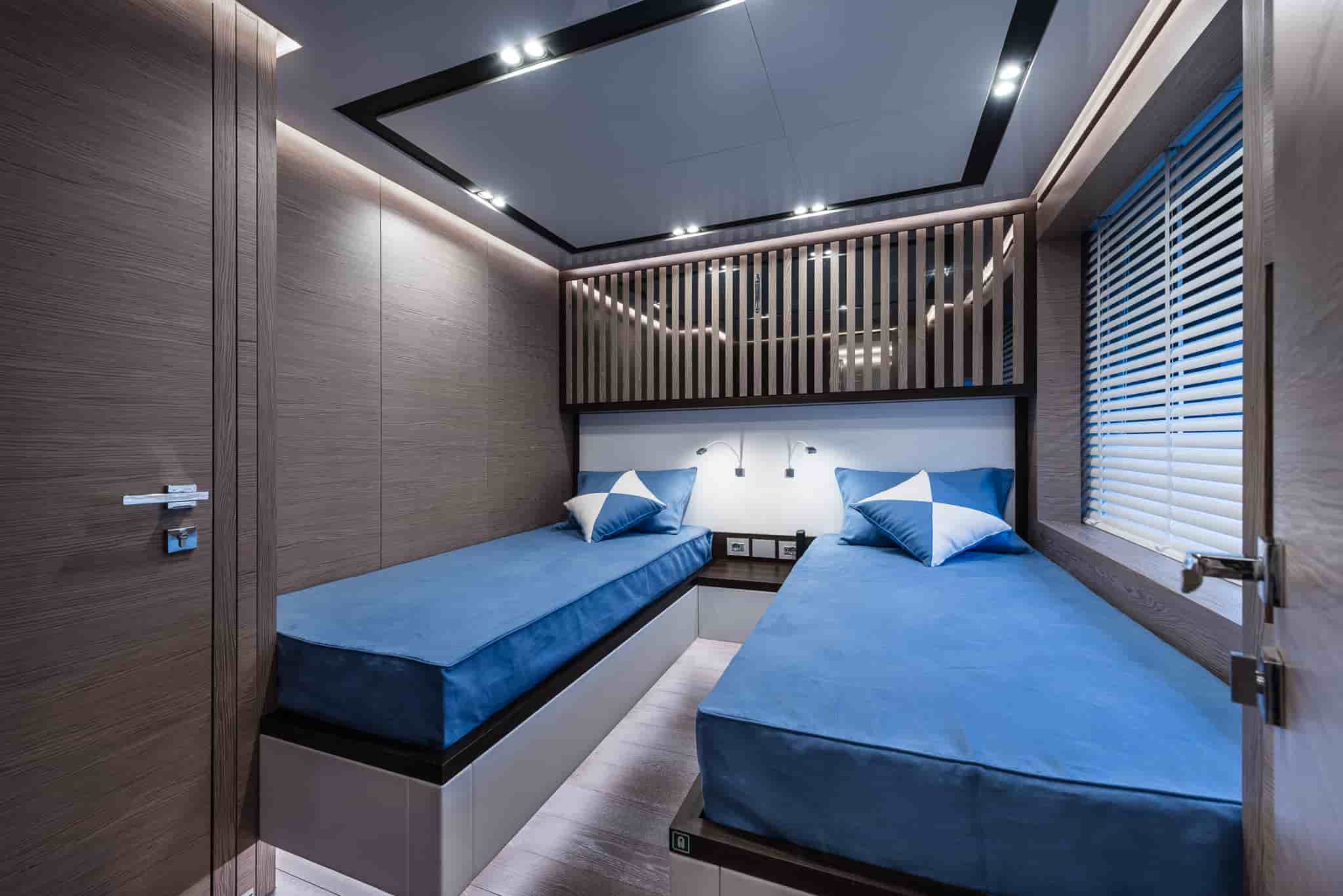 Maiora 30 Convertible - View 53