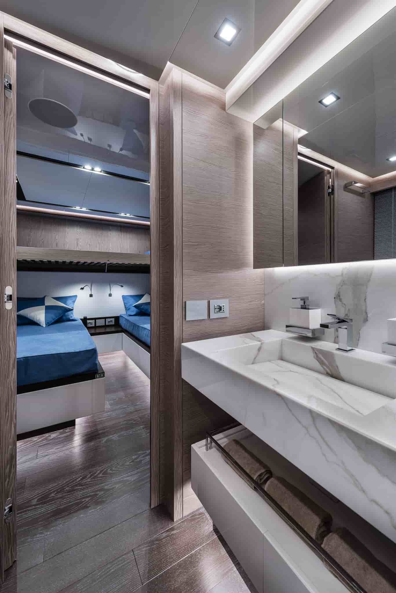 Maiora 30 Convertible - View 56