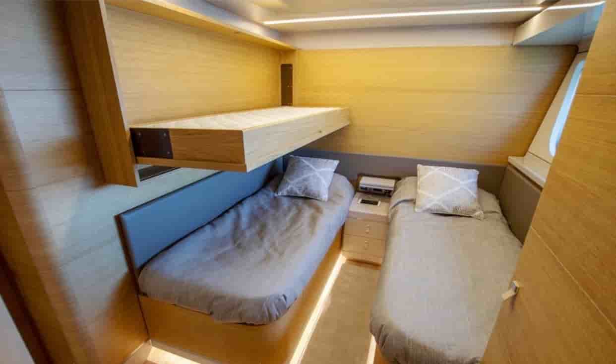 Custom Line Navetta 28 - View 2
