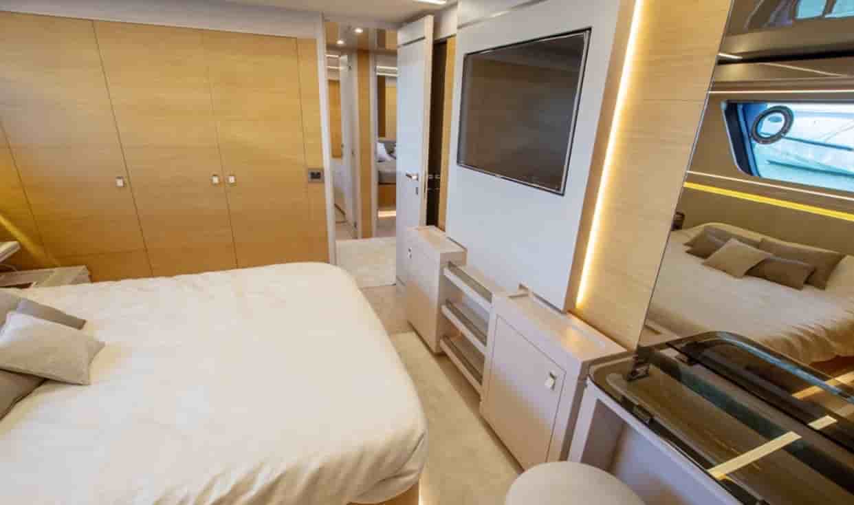 Custom Line Navetta 28 - View 3