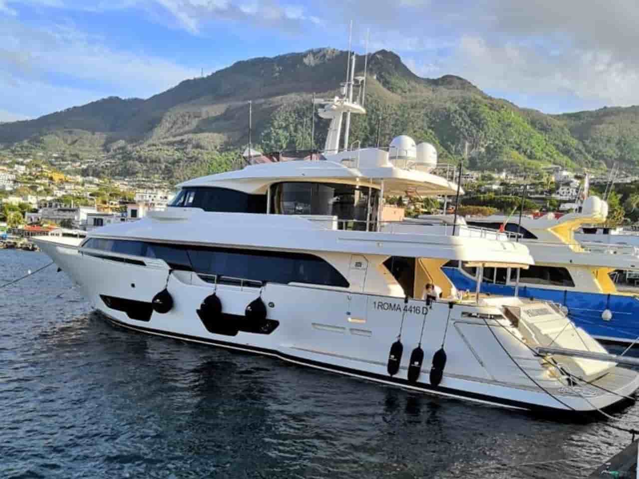Custom Line Navetta 28 - View 4