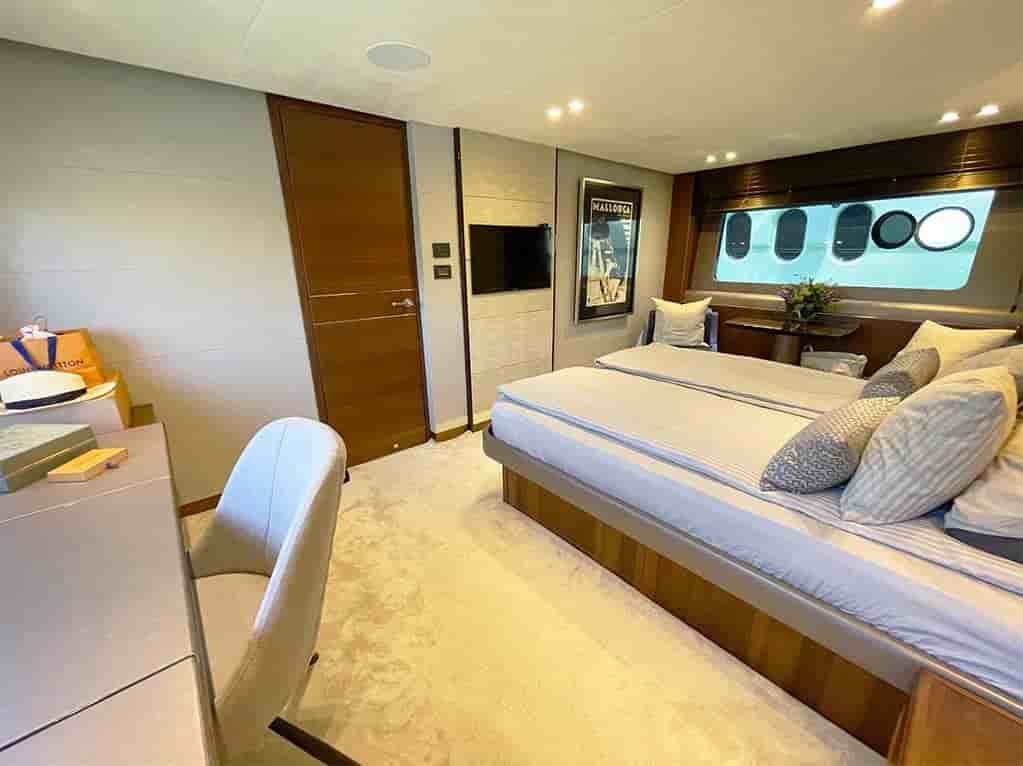 Princess 82 Motor Yacht - View 11