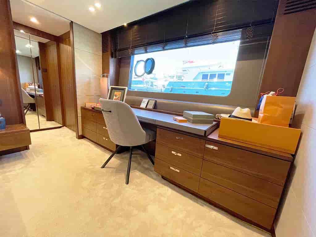 Princess 82 Motor Yacht - View 13