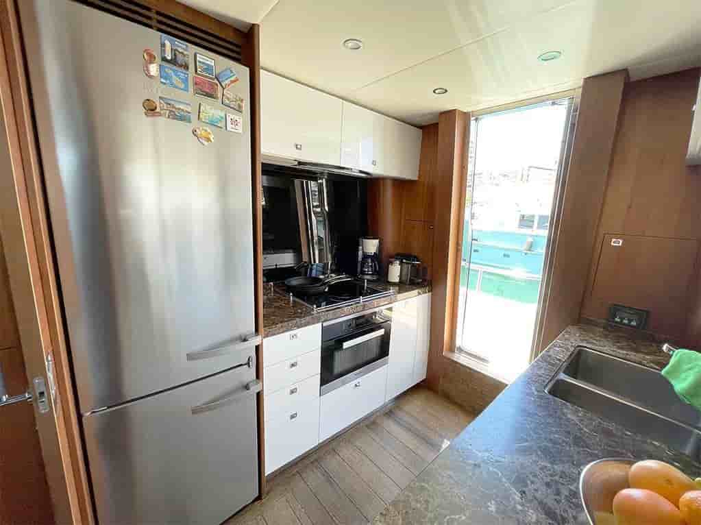 Princess 82 Motor Yacht - View 20