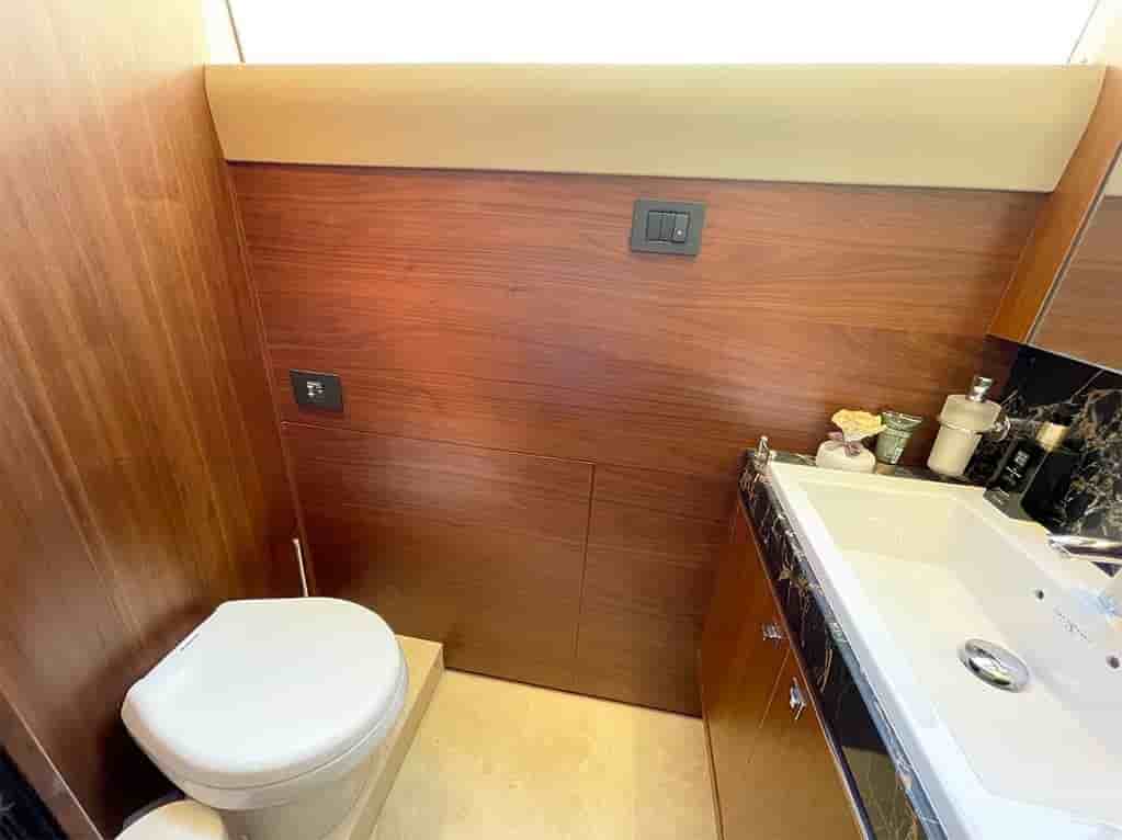 Princess 82 Motor Yacht - View 21