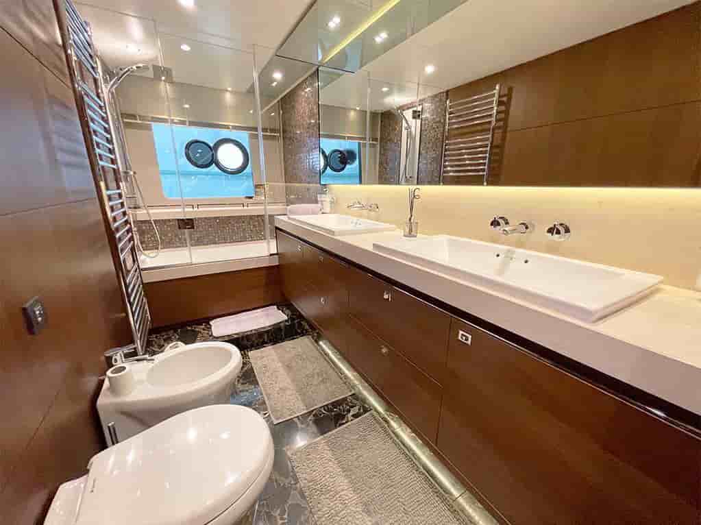Princess 82 Motor Yacht - View 9