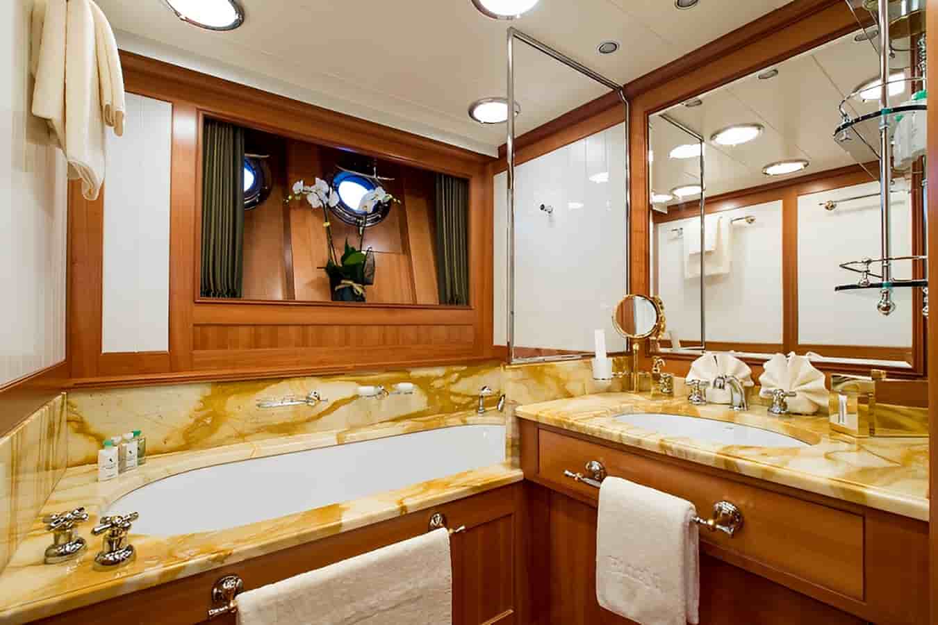 Perini Navi 40M - View 36