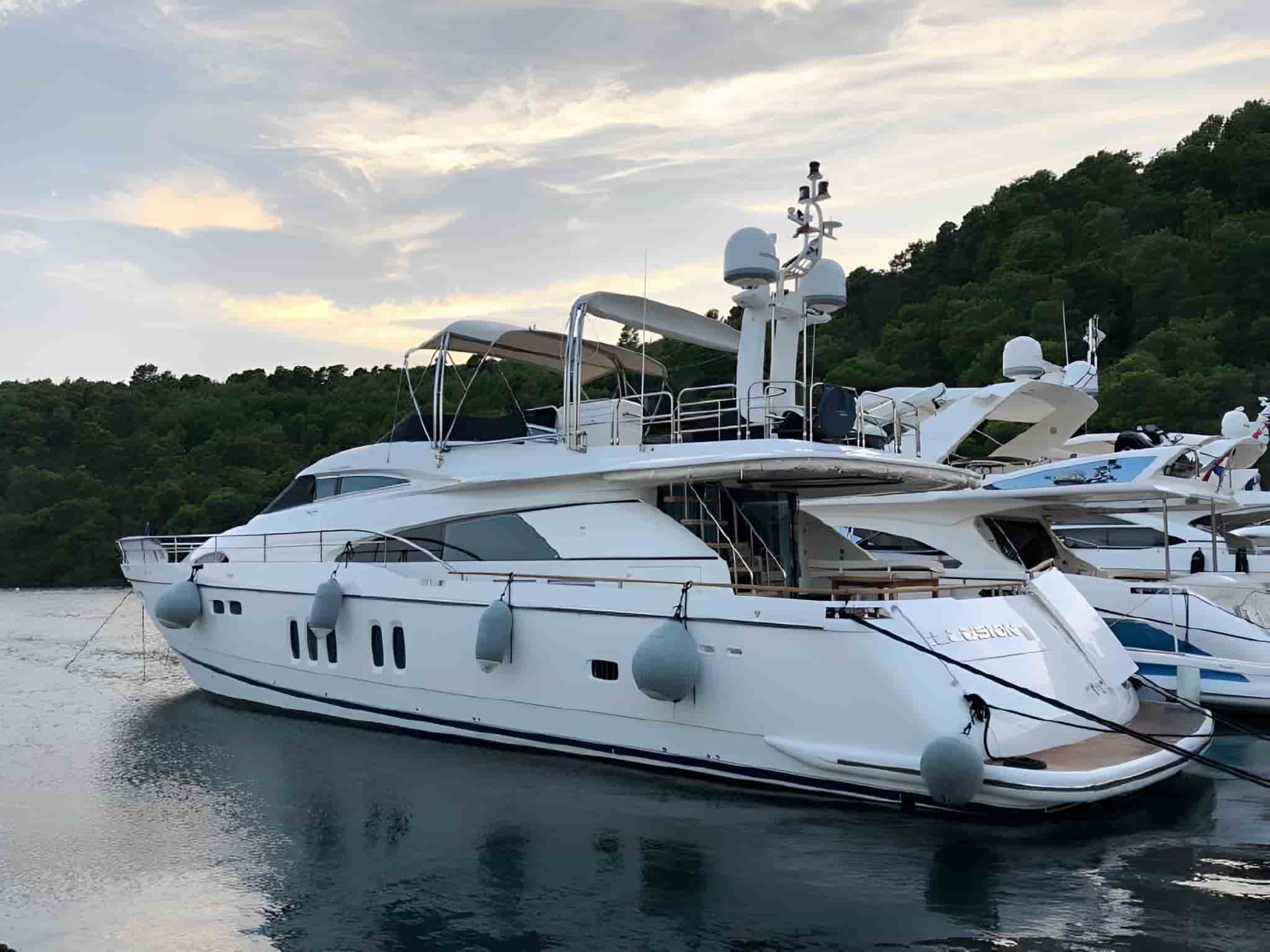 Fairline Squadron 74 - View 3