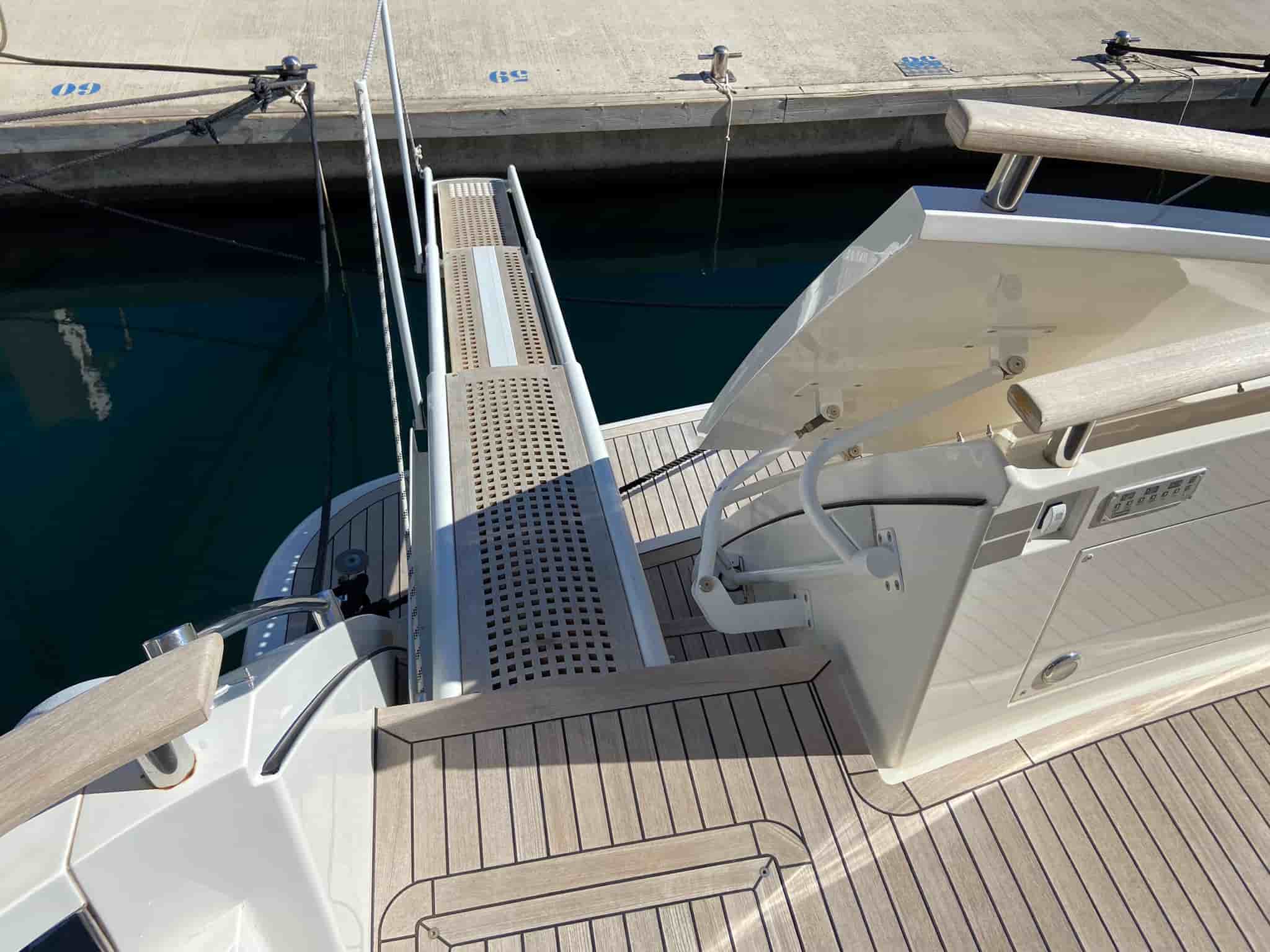 Fairline Squadron 74 - View 8