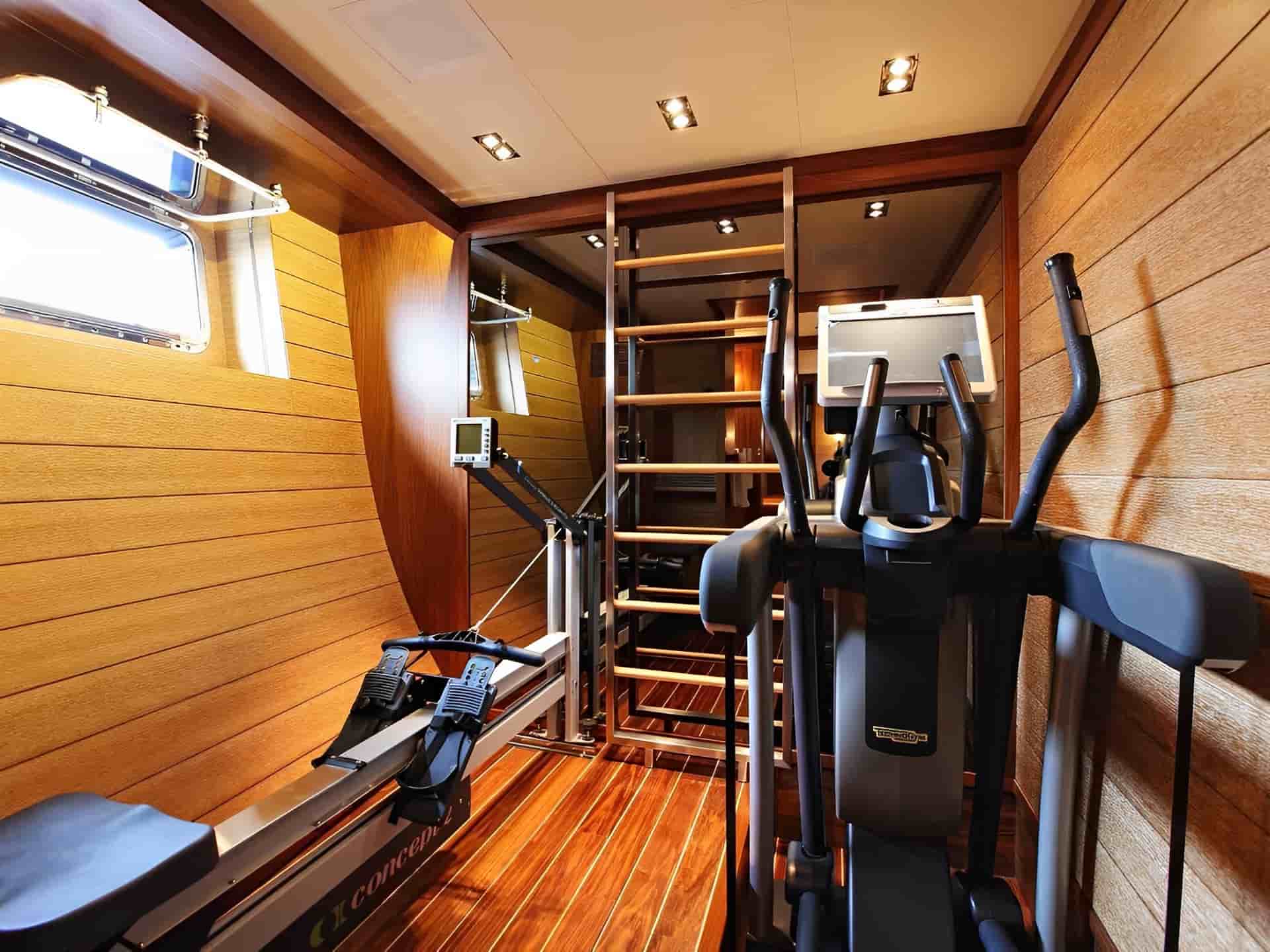 Perini Navi 40M Sloop - View 37