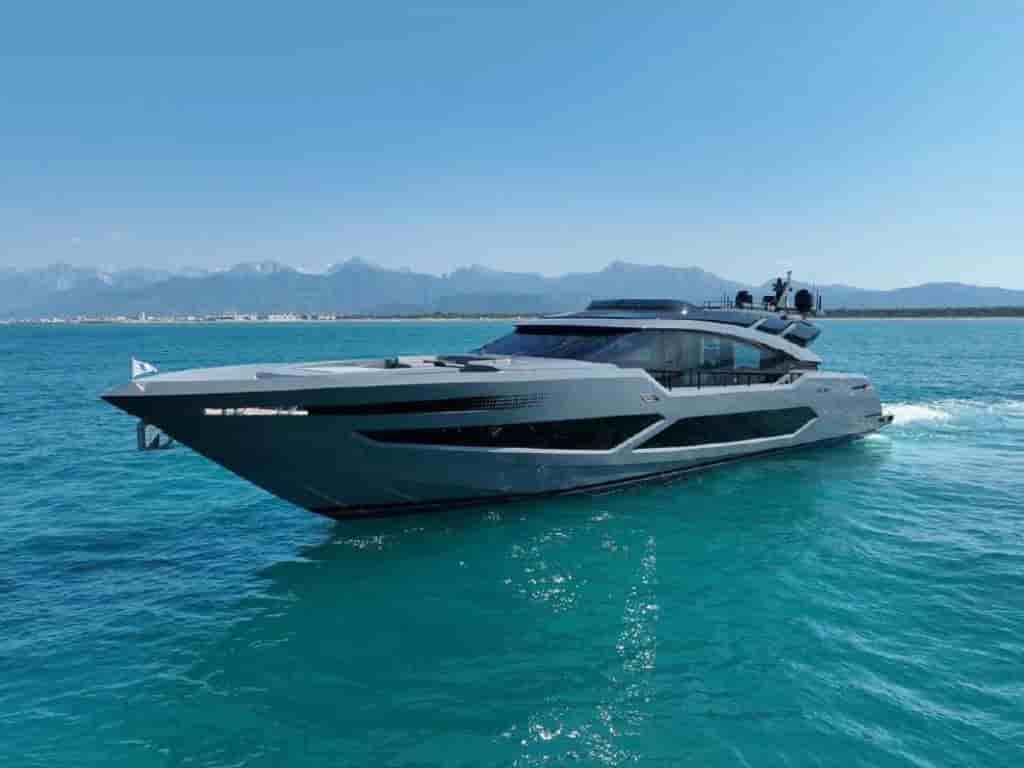 AB Yachts 100 - View 3