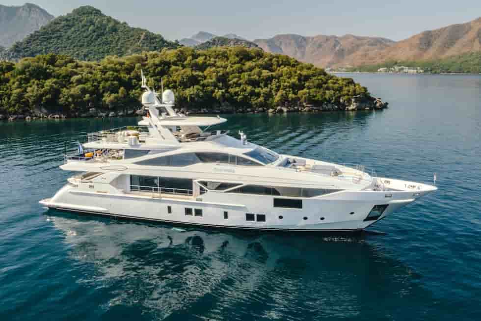Benetti Fast 125 - View 1