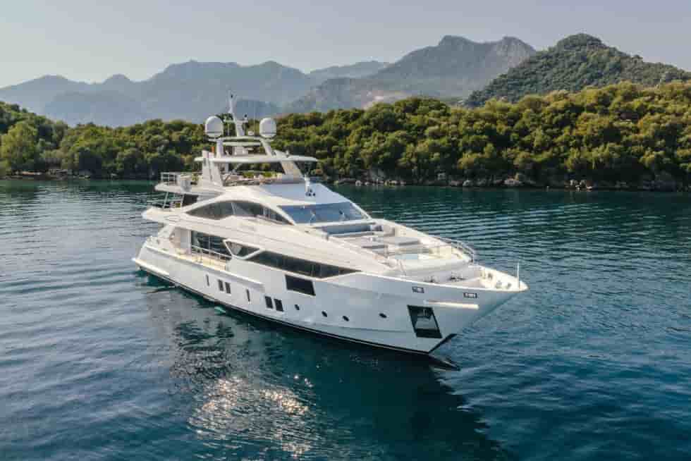 Benetti Fast 125 - View 3