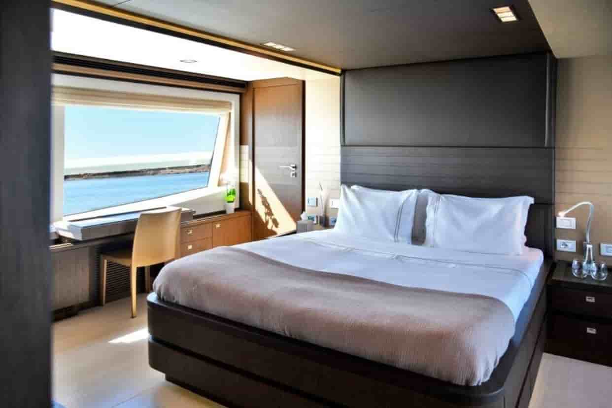 Custom Line 100 - View 27