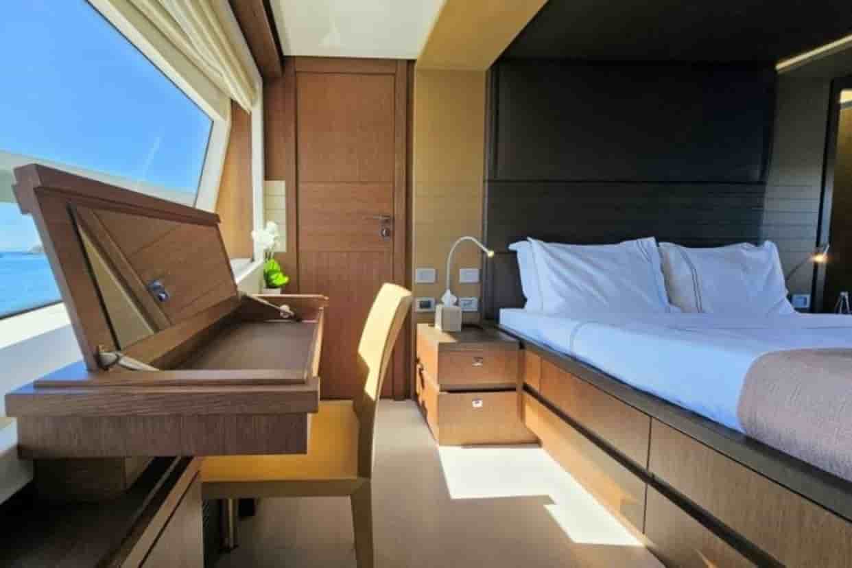 Custom Line 100 - View 29