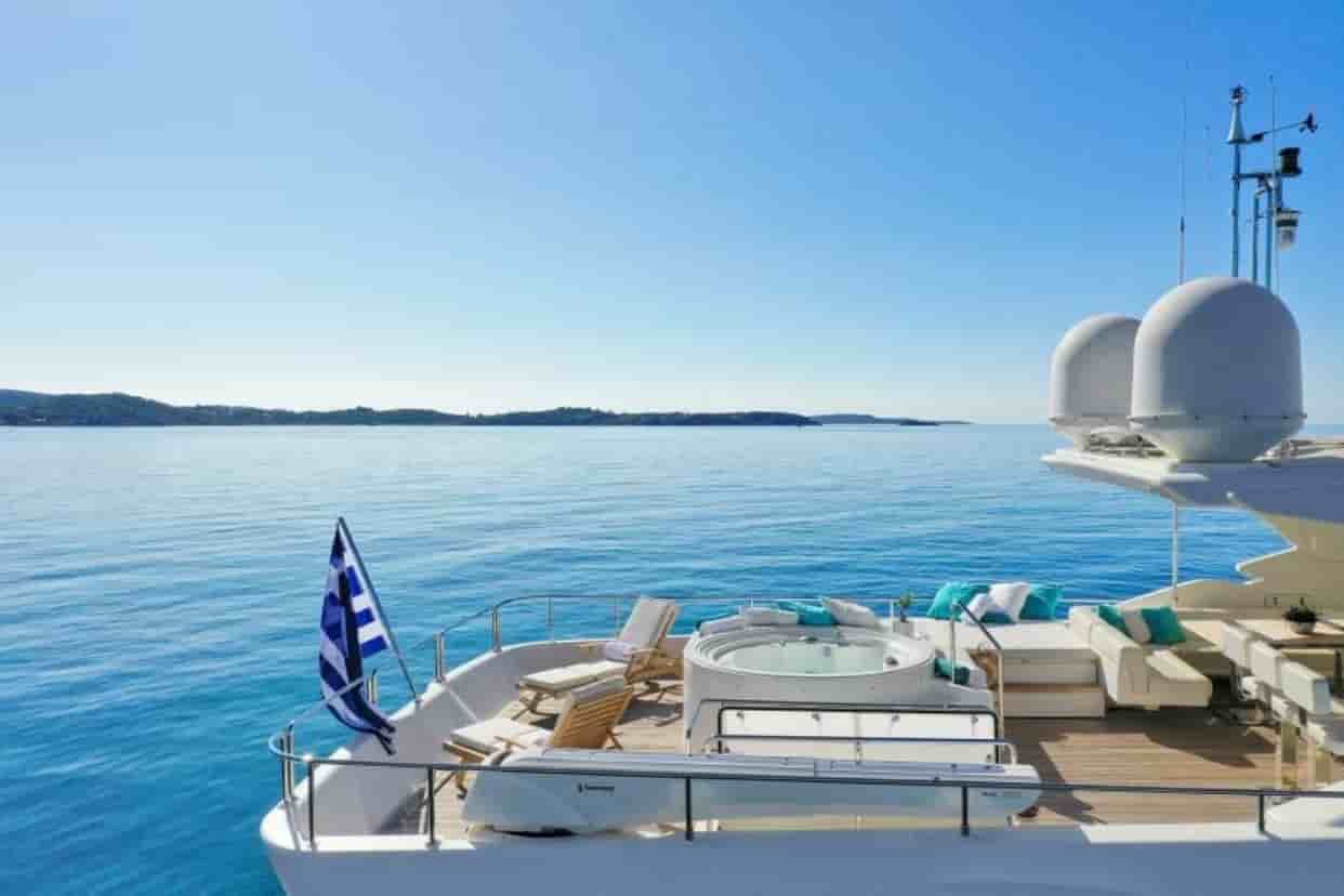 Custom Line 100 - View 4