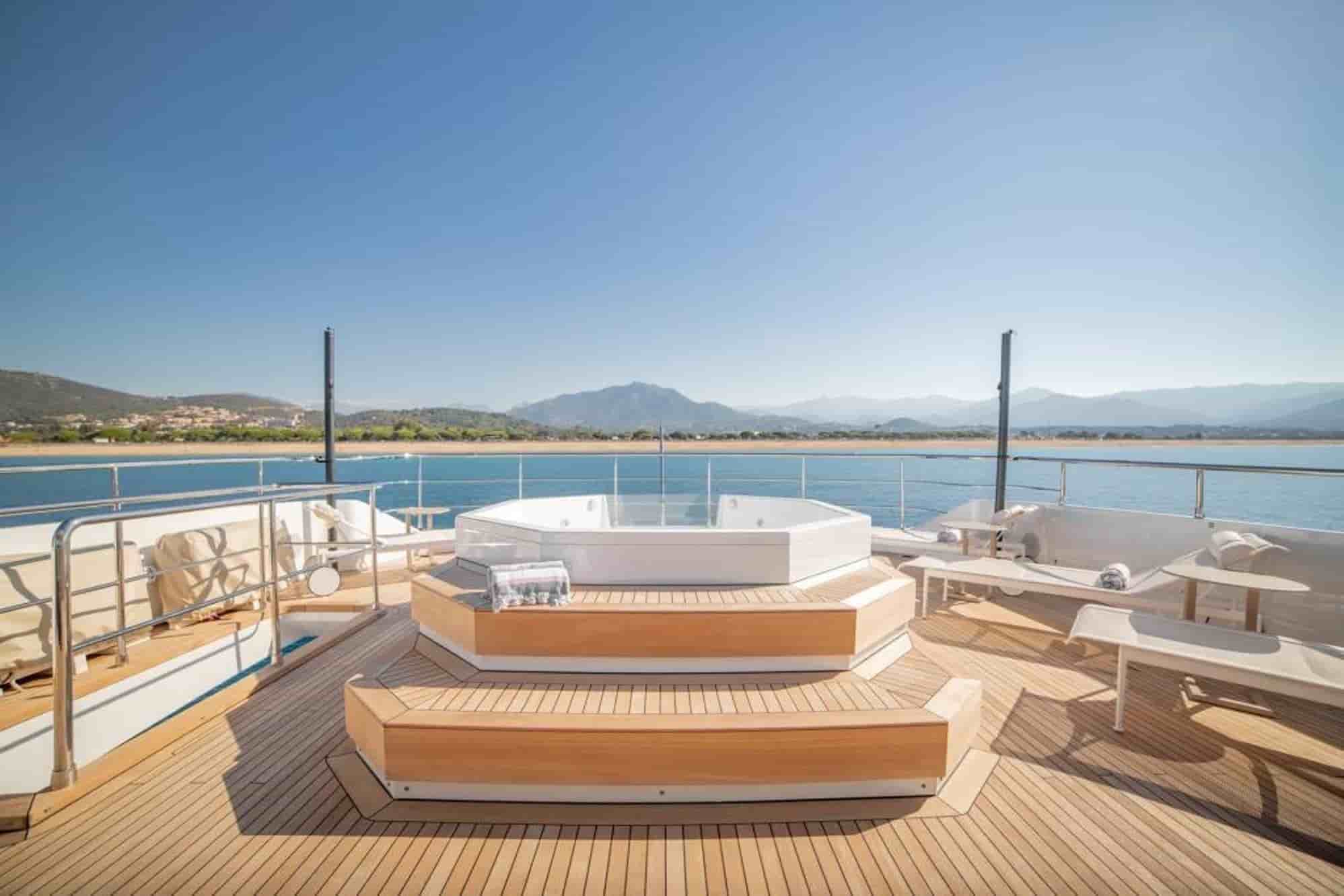 Maiora 30 Walkaround - View 19