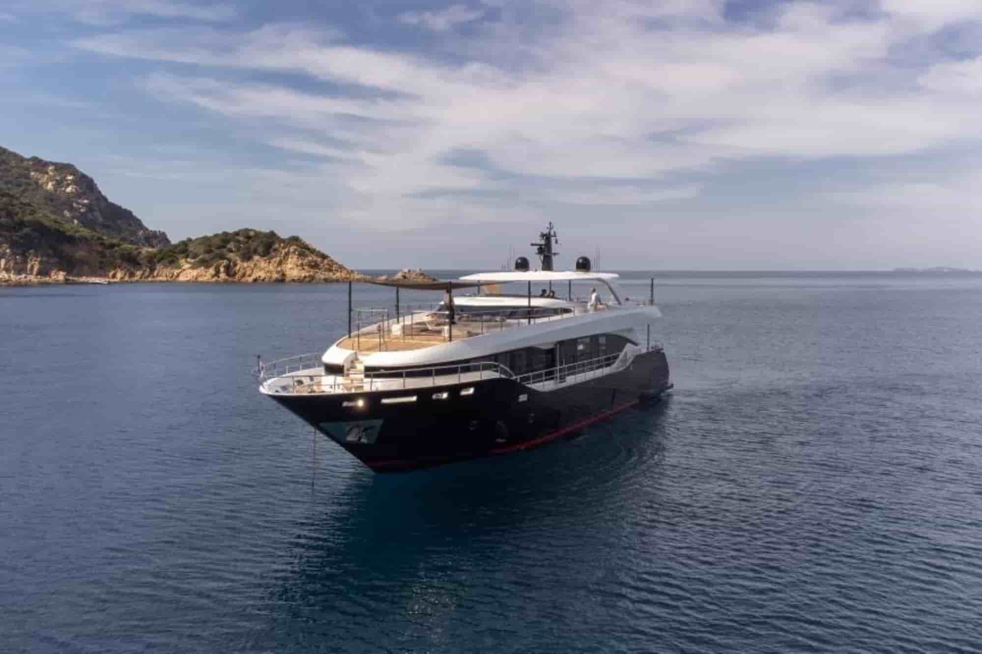 Maiora 30 Walkaround - View 2