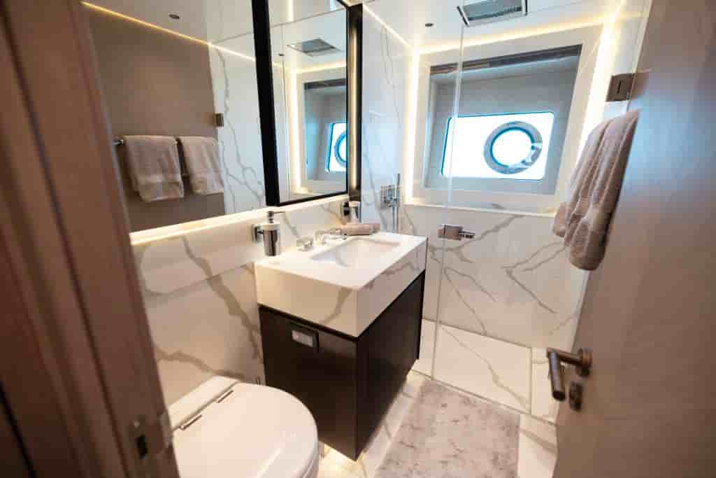 Sunseeker 90 Ocean - View 83