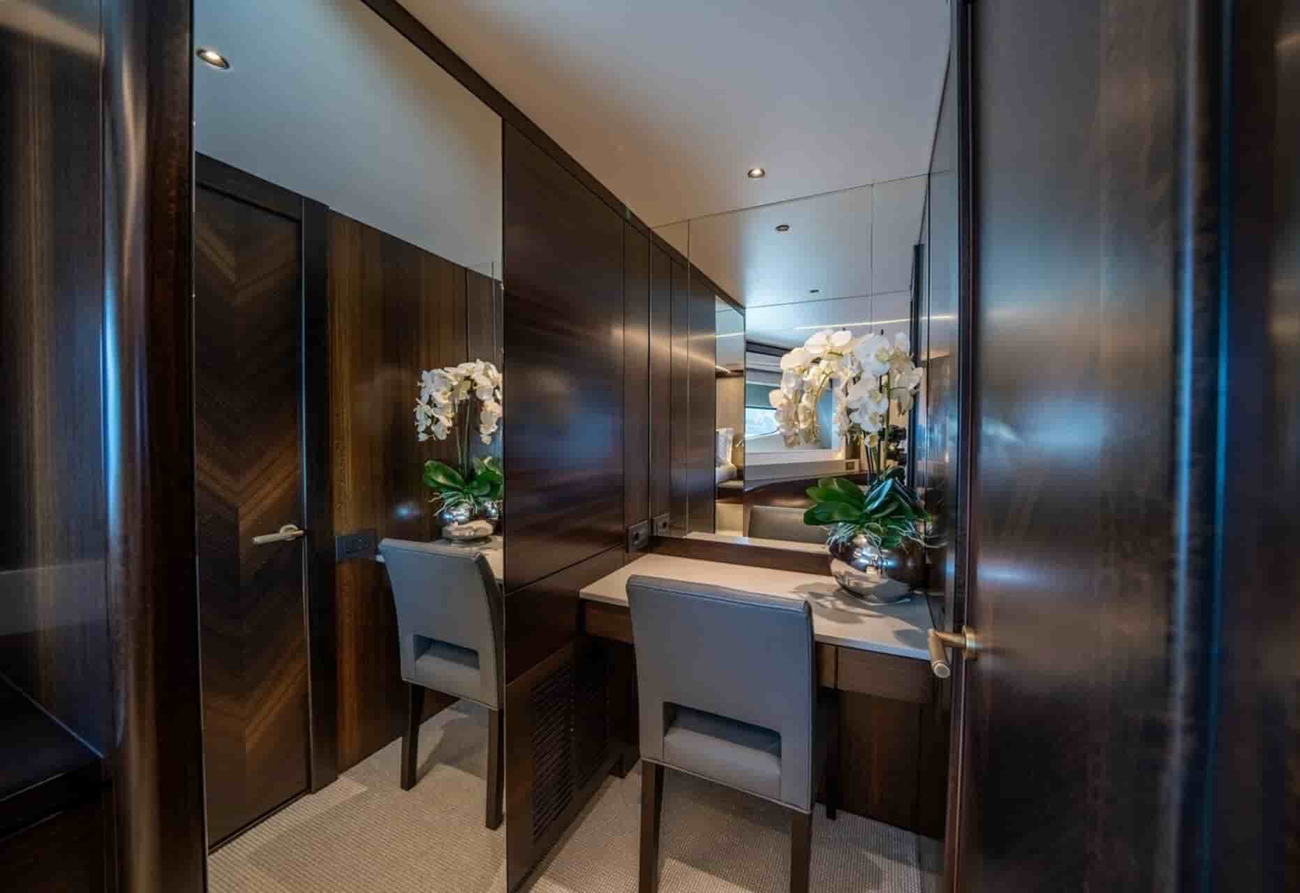 Sunseeker 90 Ocean - View 84