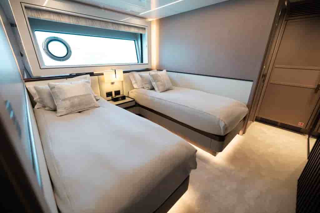 Sunseeker 90 Ocean - View 85