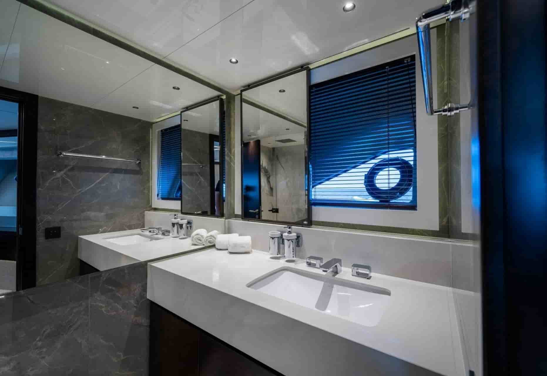 Sunseeker 90 Ocean - View 86