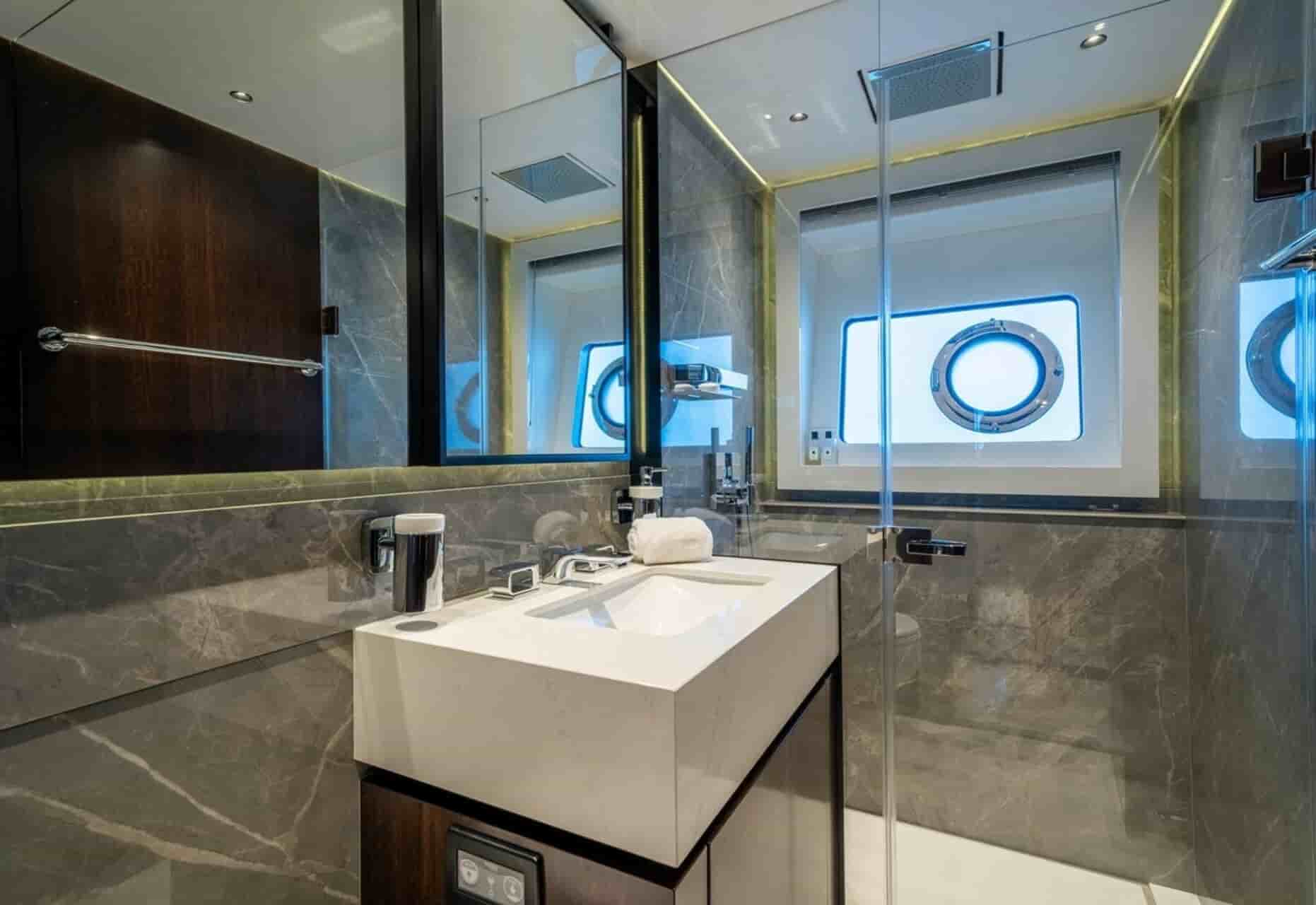 Sunseeker 90 Ocean - View 90