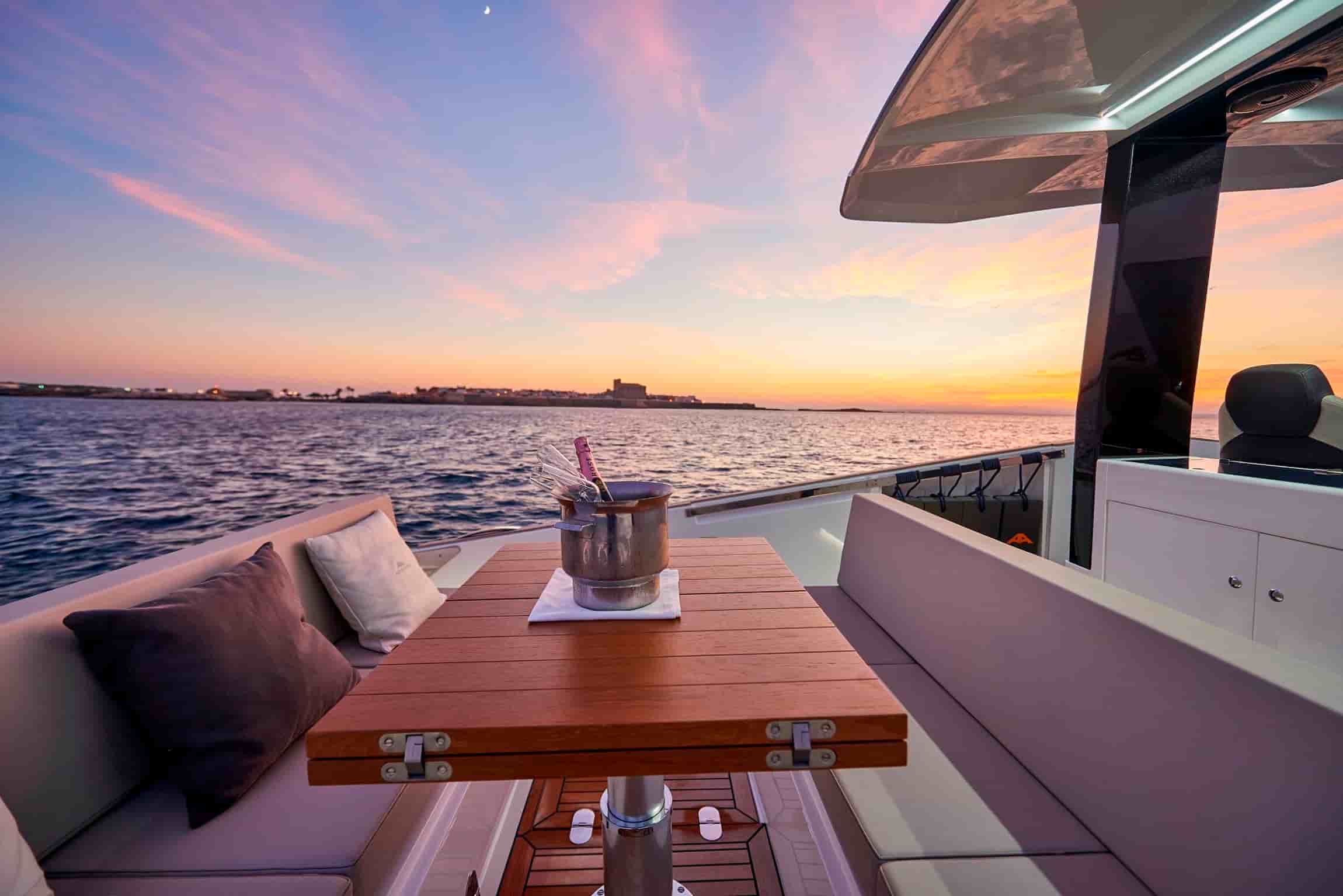 Astondoa 377 Coupe - View 14