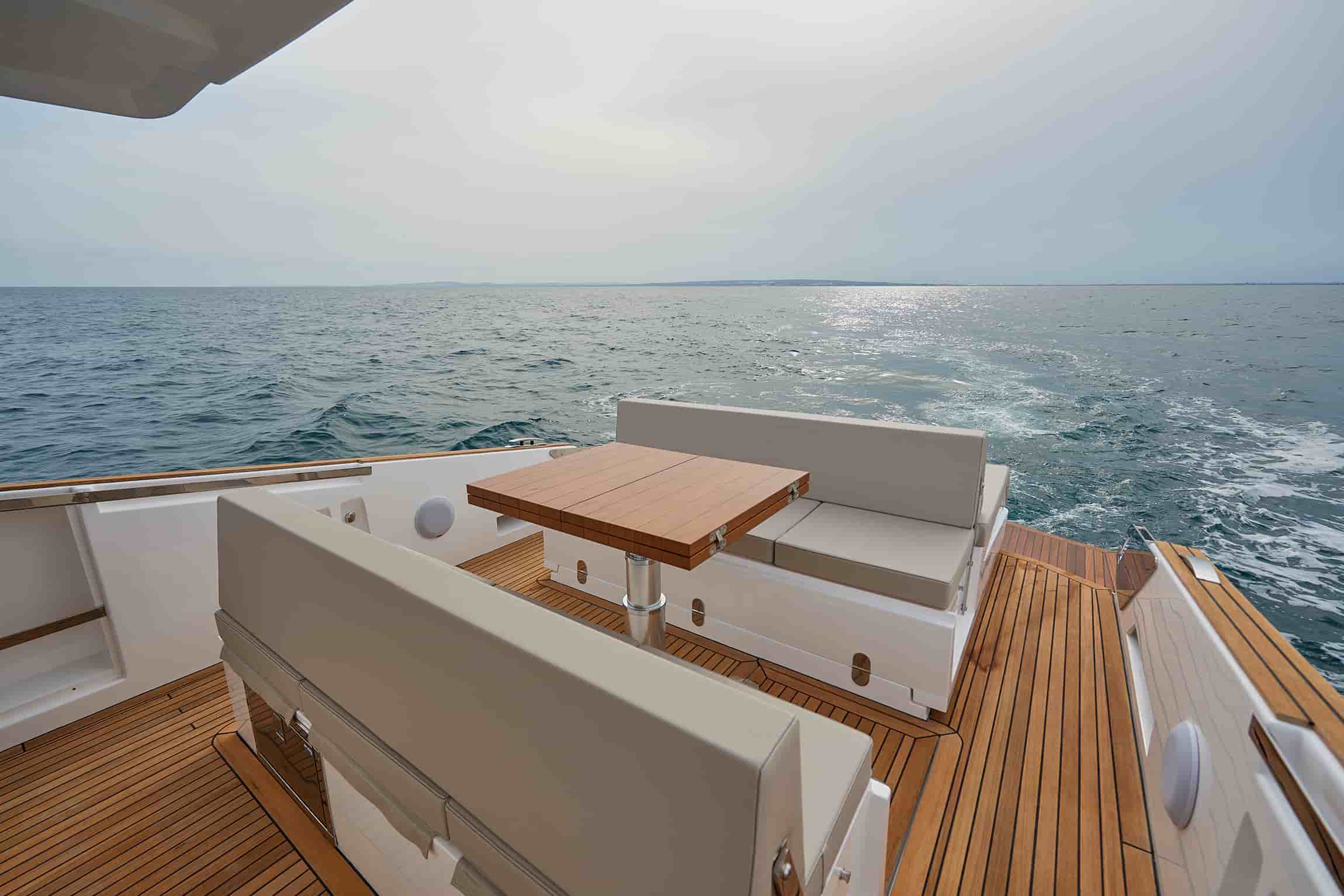 Astondoa 377 Coupe - View 15