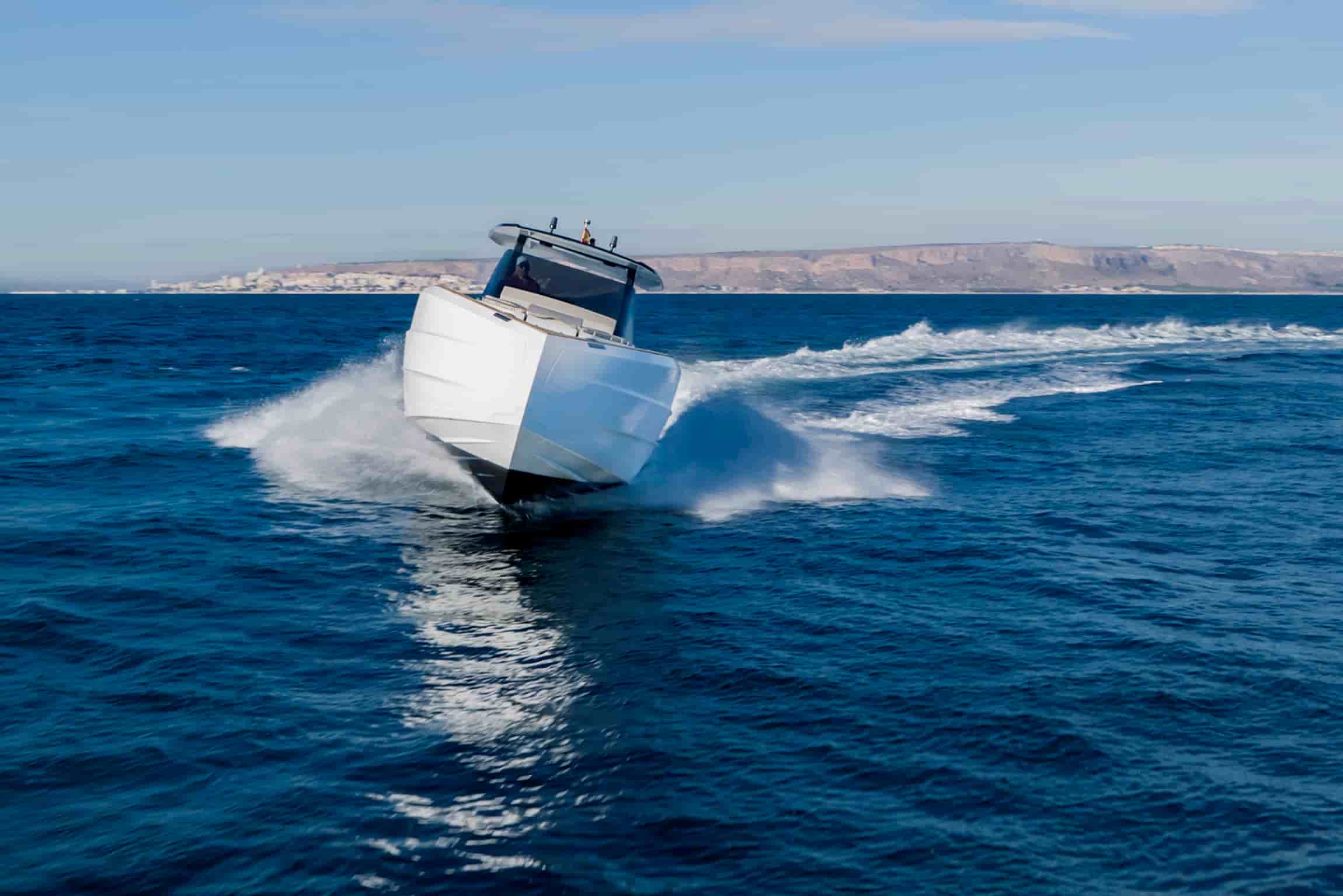 Astondoa 377 Coupe - View 6