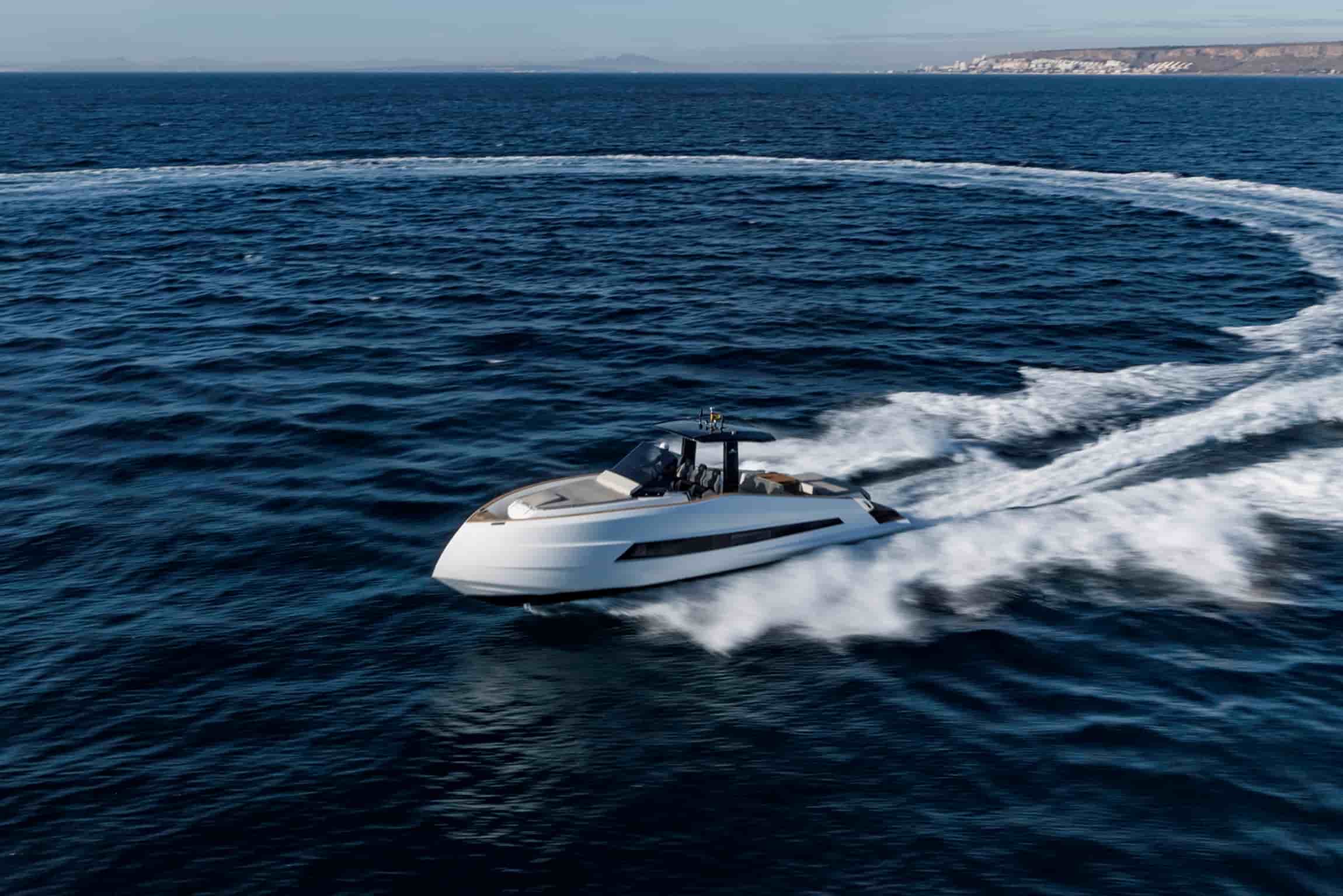 Astondoa 377 Coupe - View 7