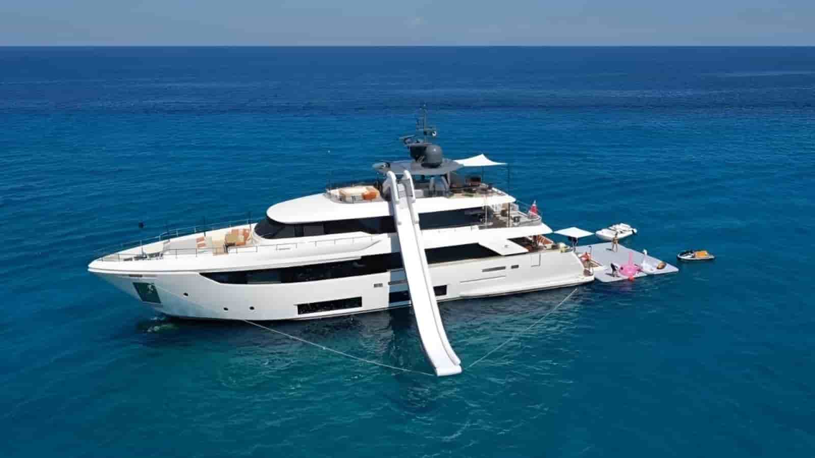 Ferretti Custom Line Navetta 33 - View 10