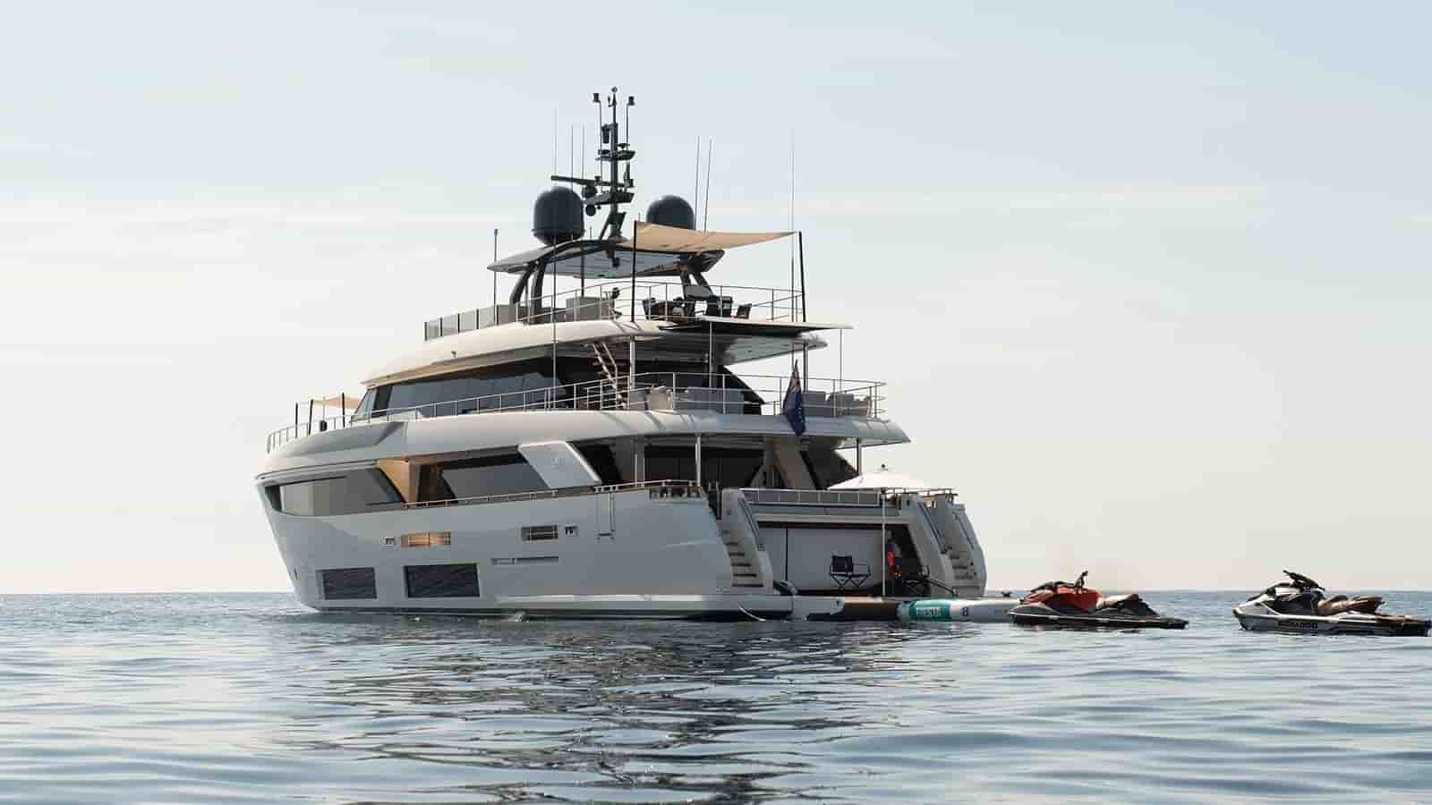 Ferretti Custom Line Navetta 33 - View 12