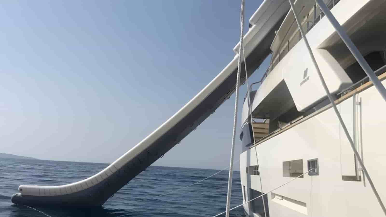 Ferretti Custom Line Navetta 33 - View 13