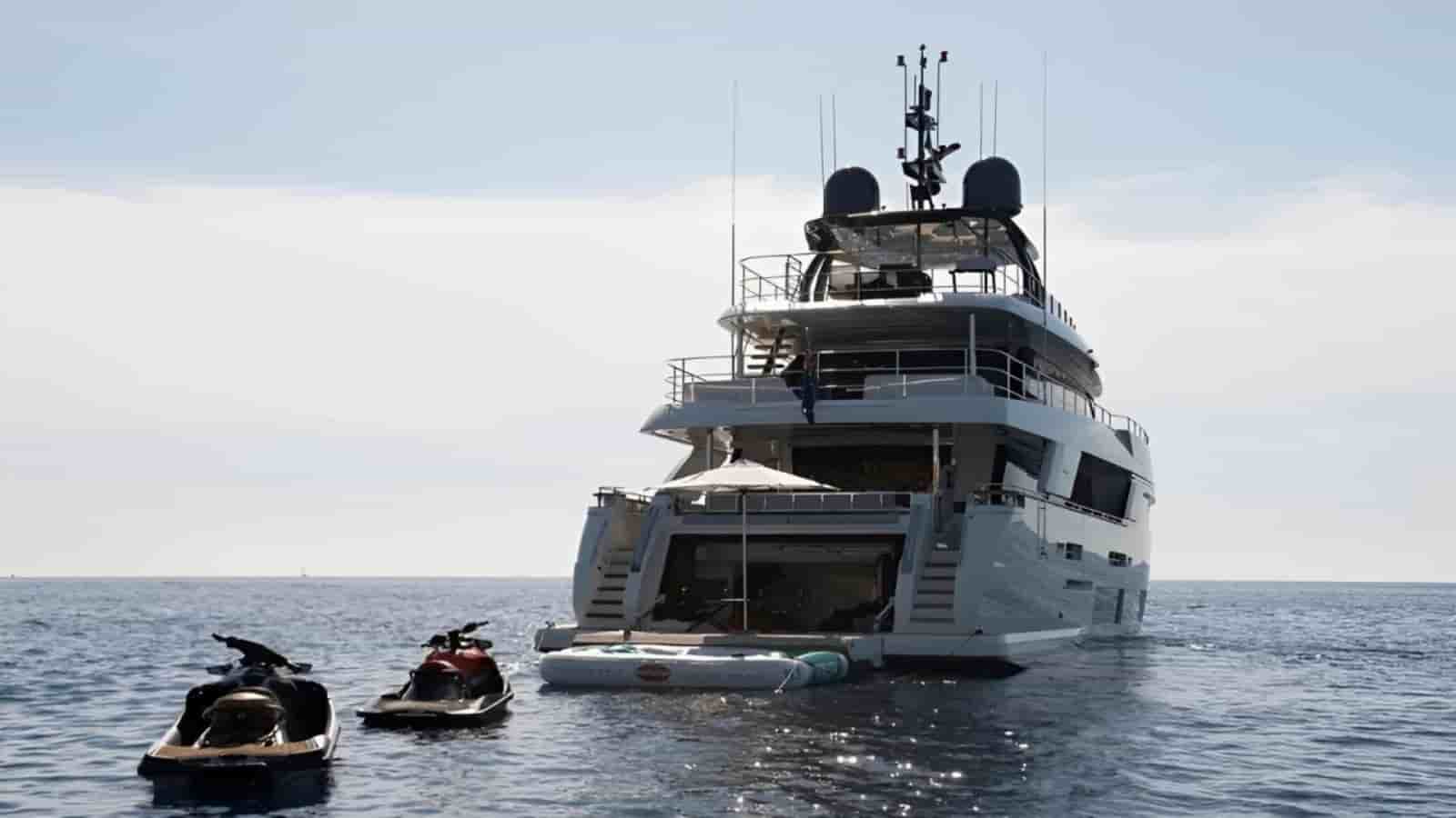 Ferretti Custom Line Navetta 33 - View 14