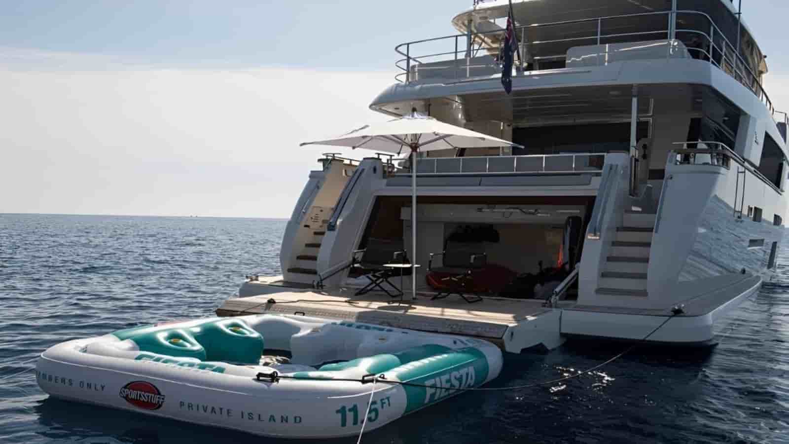 Ferretti Custom Line Navetta 33 - View 15