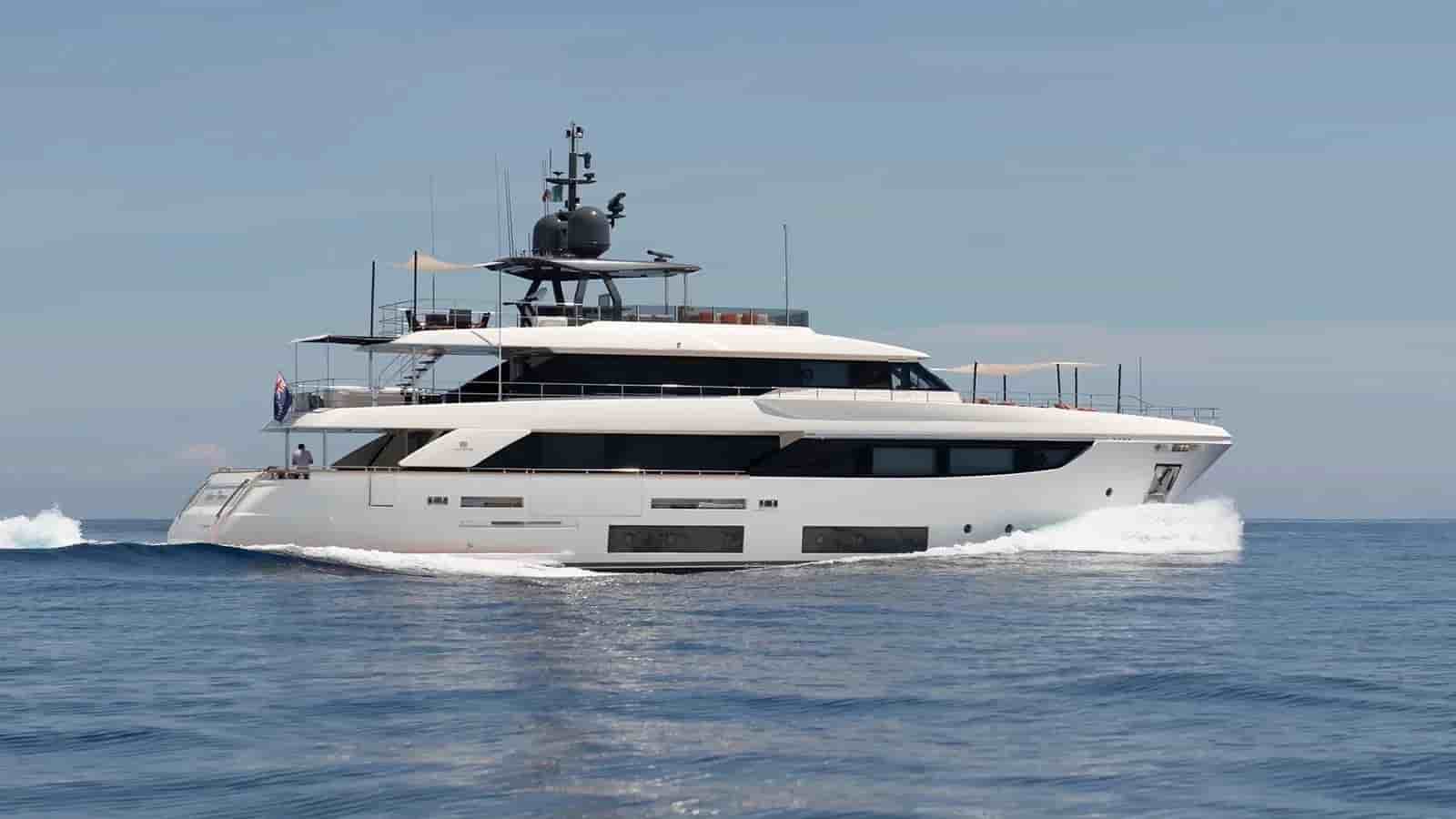 Ferretti Custom Line Navetta 33 - View 3