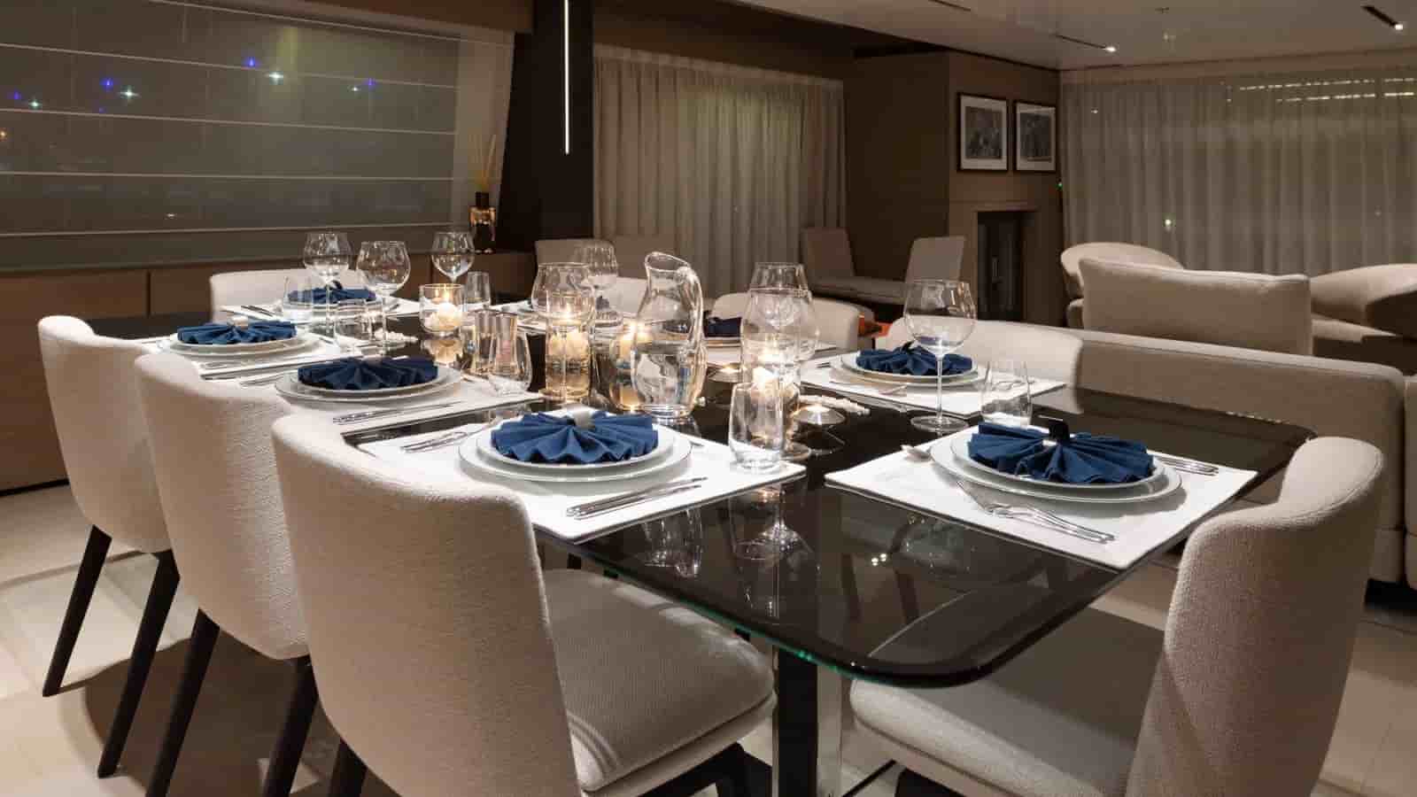 Ferretti Custom Line Navetta 33 - View 34