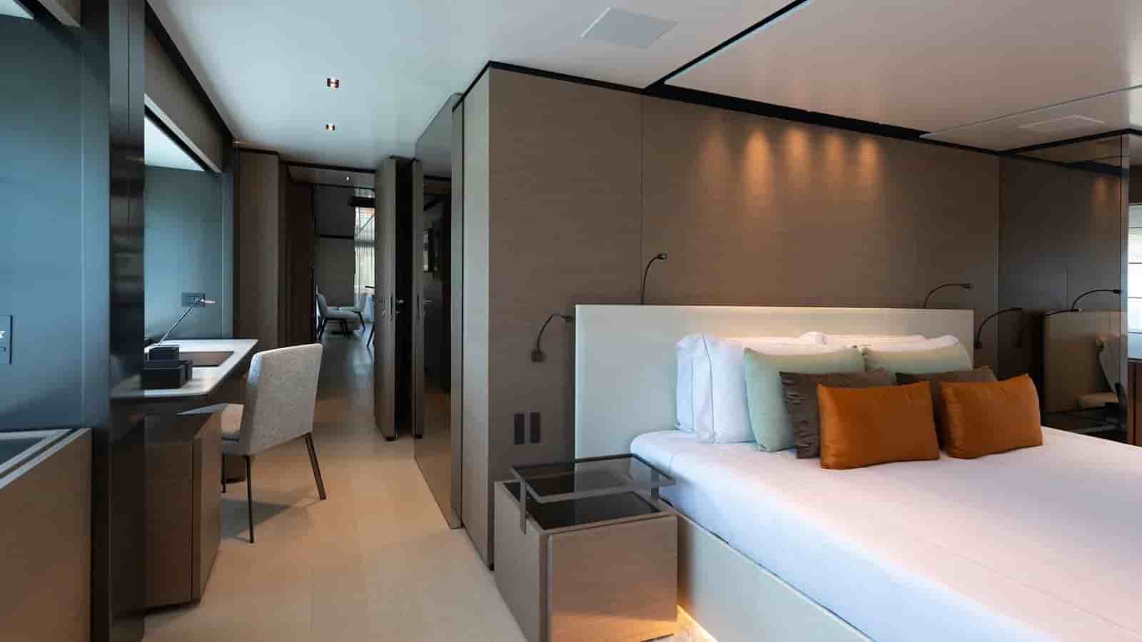 Ferretti Custom Line Navetta 33 - View 39