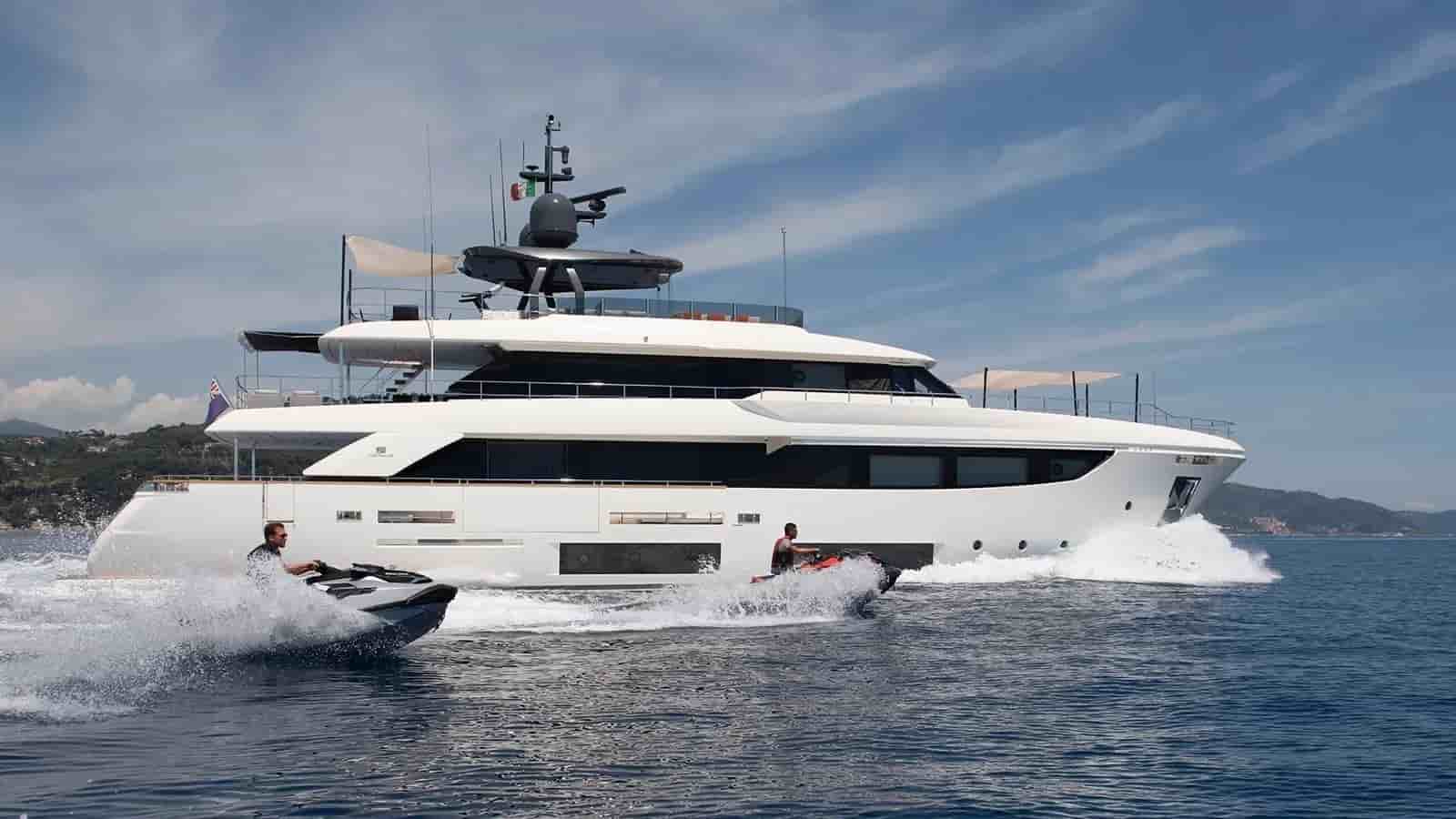 Ferretti Custom Line Navetta 33 - View 4