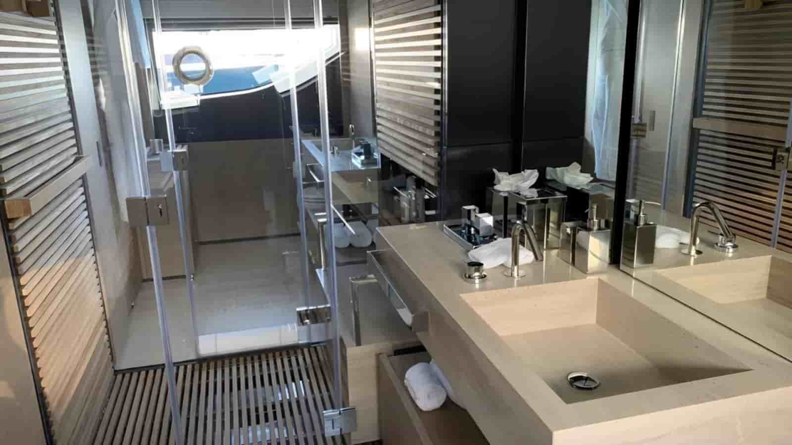 Ferretti Custom Line Navetta 33 - View 41